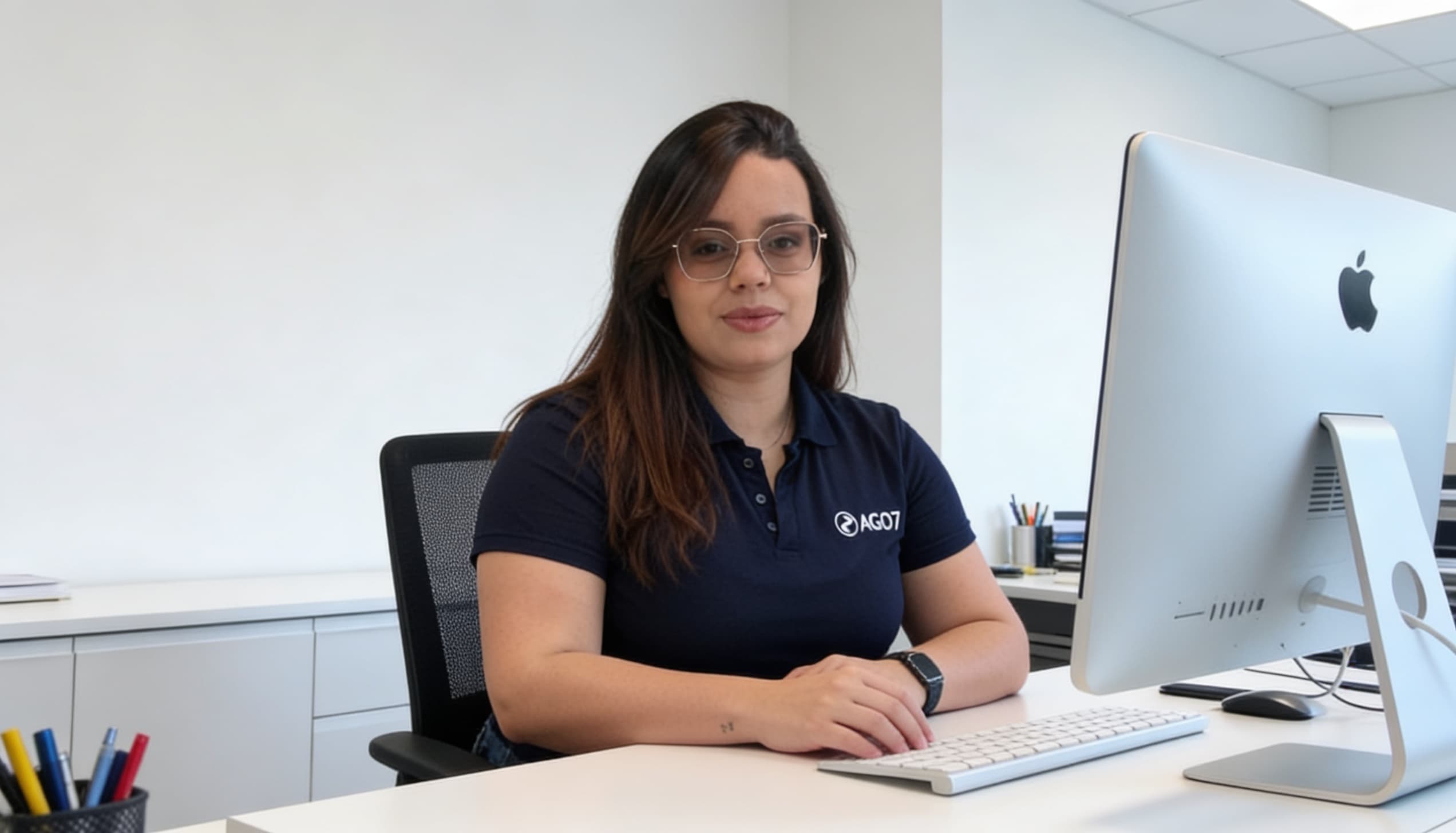 Paola Martins no escritório
