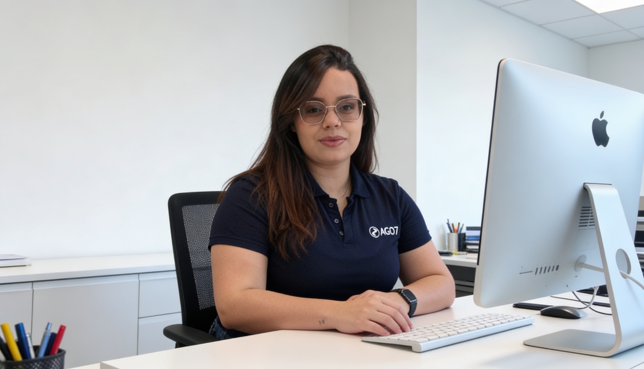 Paola Martins no escritório